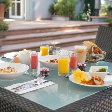 Domhof 4*