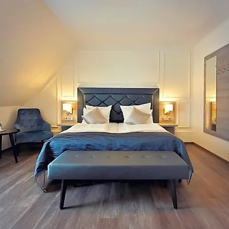 Domhof 4*