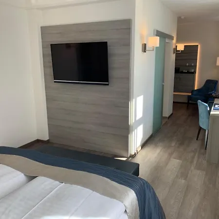 Domhof Szálloda 4*